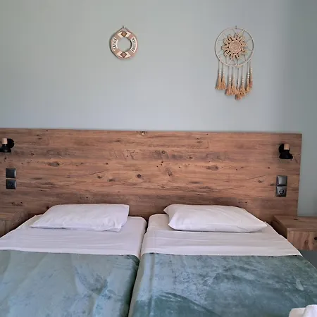 Poppy Beloni Hriszí Aktí Haniá
