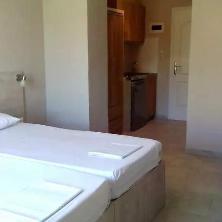 Poppy Beloni Апарт-отель 3*