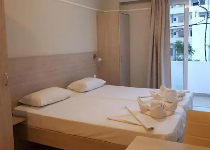 Poppy Beloni ハニア