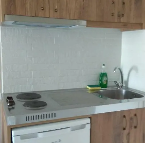 Poppy Beloni ハニア