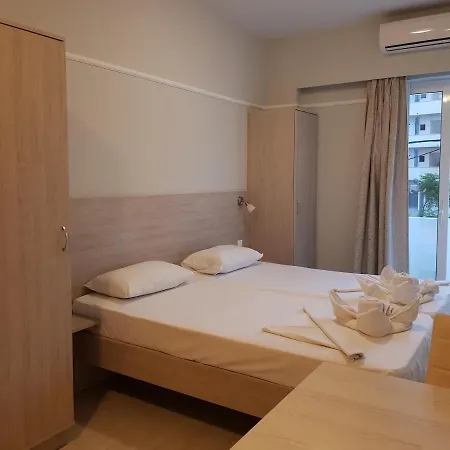 Poppy Beloni 3* 干尼亞