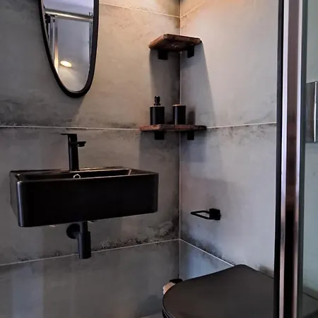 Poppy Beloni 3* 干尼亞