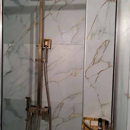 Poppy Beloni 3* 干尼亞